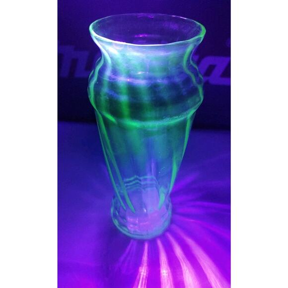 Large Uranium Glass Vase Glowing Glass Flower Vase Swirl Design - Picture 1 of 4